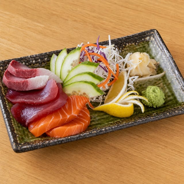 Sashimi Deluxe (6 Pieces Chef's Choice).